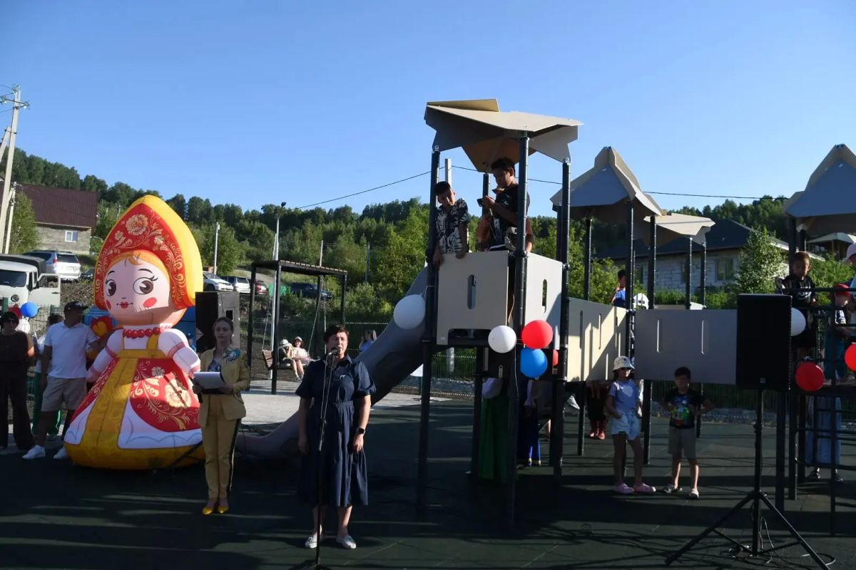 В Горно-Алтайске после благоустройства открыта детская и спортивная площадка в микрорайоне «Университетский» В Горно-Алтайске после благоустройства открыта детская и спортивная площадка в микрорайоне «Университетский»