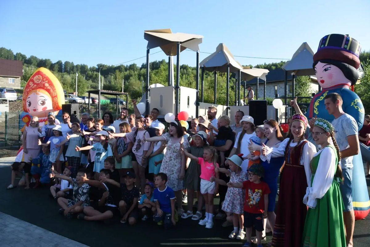В Горно-Алтайске после благоустройства открыта детская и спортивная площадка в микрорайоне «Университетский» В Горно-Алтайске после благоустройства открыта детская и спортивная площадка в микрорайоне «Университетский»