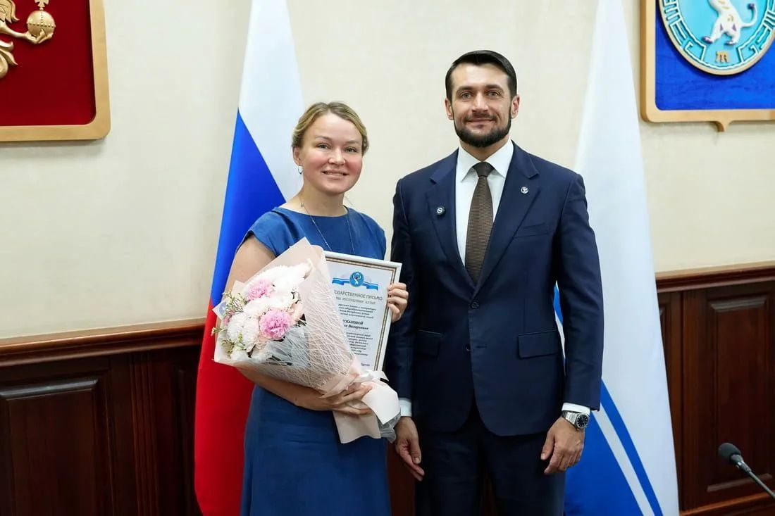 Лучших выпускников Республики Алтай наградили в правительстве региона Лучших выпускников Республики Алтай наградили в правительстве региона
