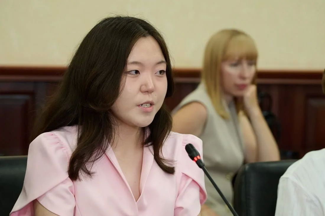 Лучших выпускников Республики Алтай наградили в правительстве региона Лучших выпускников Республики Алтай наградили в правительстве региона