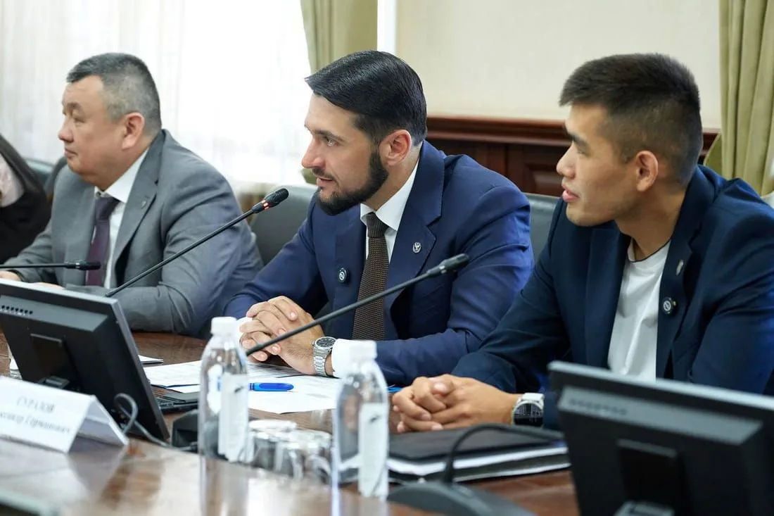 Лучших выпускников Республики Алтай наградили в правительстве региона Лучших выпускников Республики Алтай наградили в правительстве региона