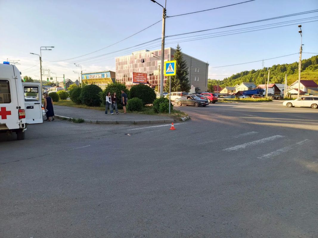 В Горно-Алтайске автоледи не пропустила мужчину на пешеходном переходе и допустила на него наезд В Горно-Алтайске автоледи не пропустила мужчину на пешеходном переходе и допустила на него наезд