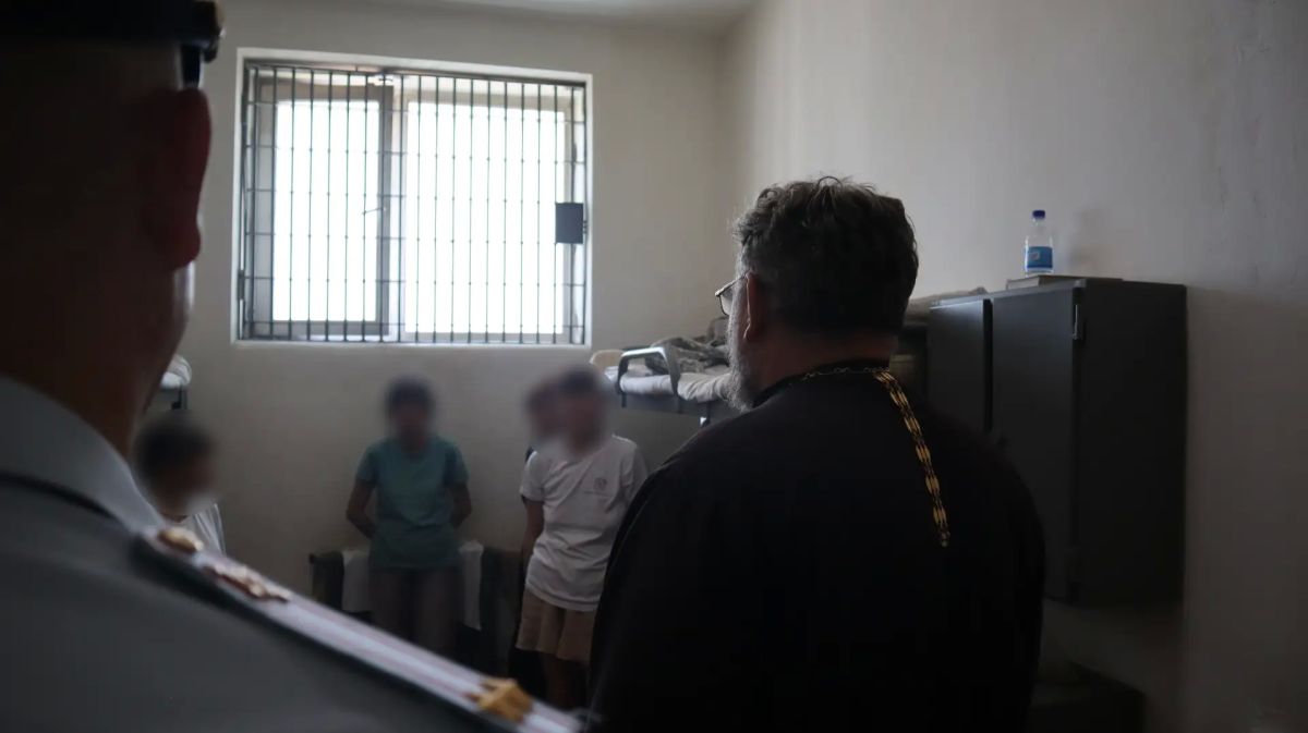 Представитель Общественного совета при МВД по Республике Алтай, священник Владислав Поклонов провел «урок трезвости» для граждан, преступивших закон Представитель Общественного совета при МВД по Республике Алтай, священник Владислав Поклонов провел «урок трезвости» для граждан, преступивших закон