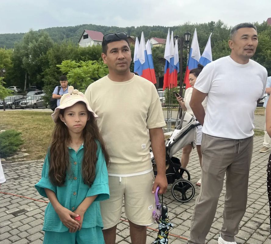 День семьи, любви и верности отметили в Горно-Алтайске День семьи, любви и верности отметили в Горно-Алтайске