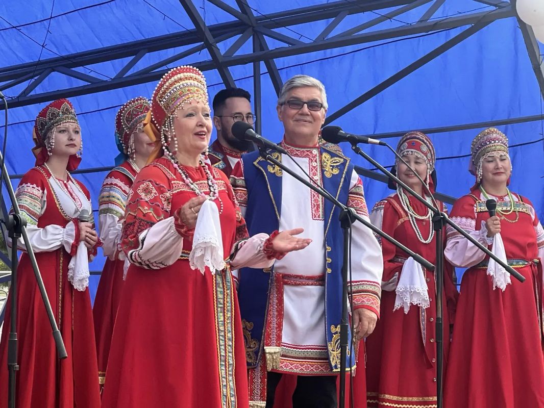 День семьи, любви и верности отметили в Горно-Алтайске День семьи, любви и верности отметили в Горно-Алтайске