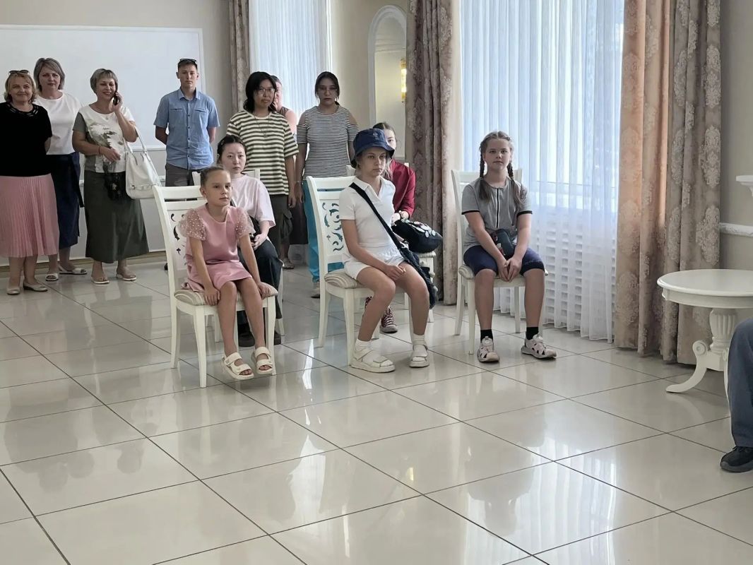 Ко Дню семьи, любви и верности в Горно-Алтайском ЗАГСе прошло мероприятие для детей сотрудников Управления Министерства юстиции Российской Федерации по Республике Алтай и Министерства юстиции Республики Алтай Ко Дню семьи, любви и верности в Горно-Алтайском ЗАГСе прошло мероприятие для детей сотрудников Управления Министерства юстиции Российской Федерации по Республике Алтай и Министерства юстиции Республики Алтай