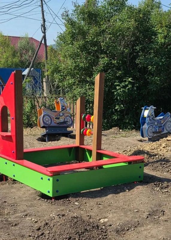 В Сейке благоустраивают территорию школы В Сейке благоустраивают территорию школы