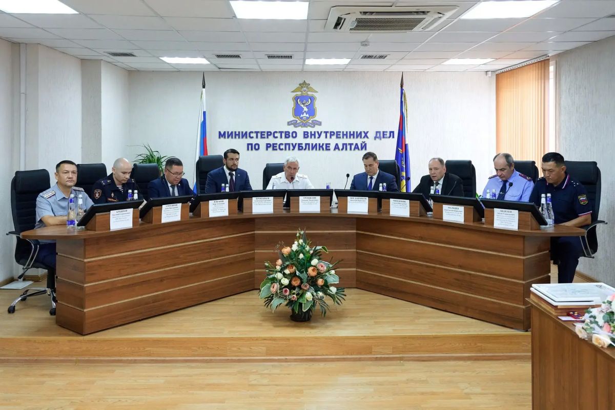 На заседании коллегии МВД по Республике Алтай рассмотрены итоги оперативно-служебной деятельности за первое полугодие 2026 года