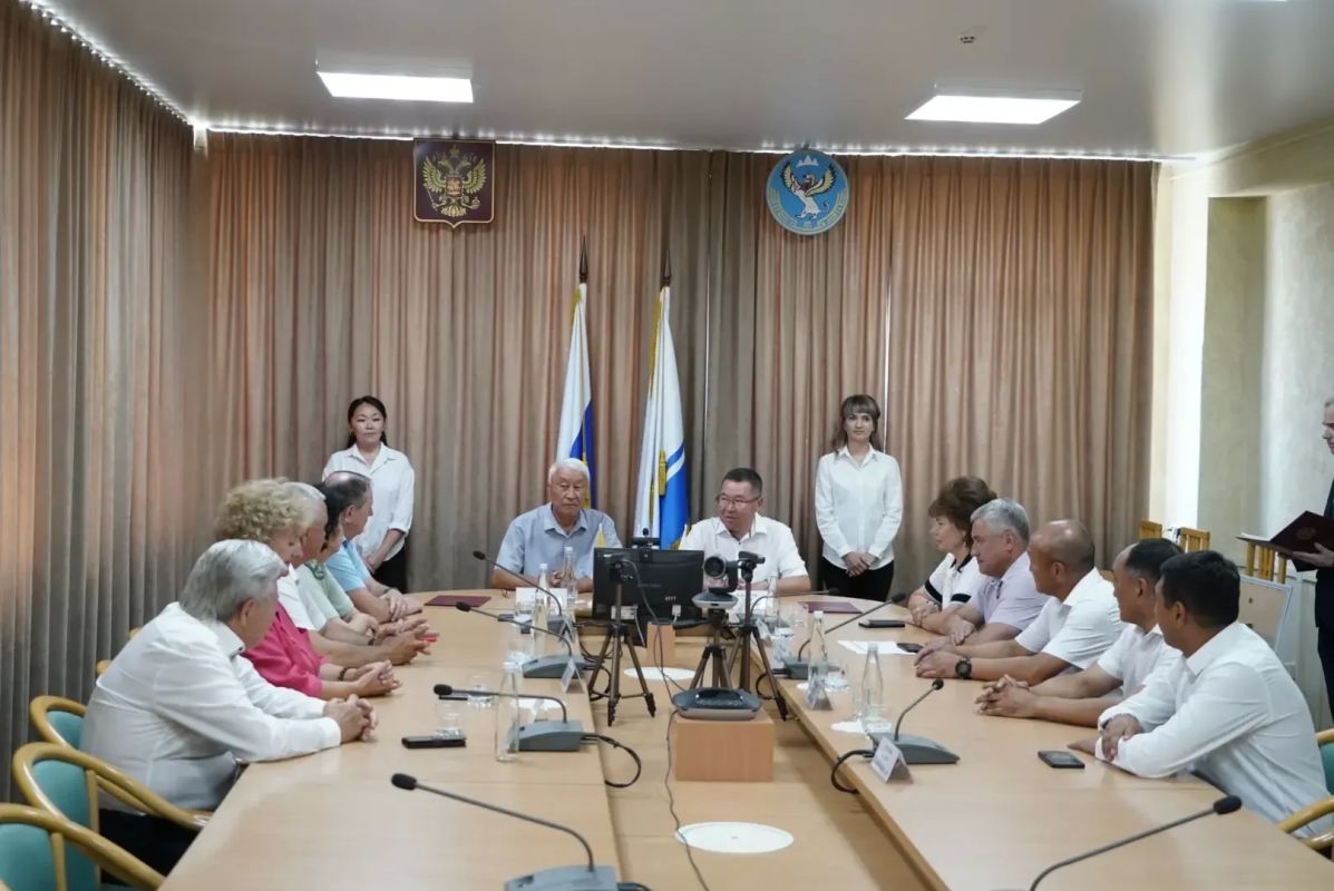 Сегодня состоялась церемония подписания Протокола о сотрудничестве в рамках действующего Соглашения о межпарламентском сотрудничестве между Государственным Собранием — Эл Курултай Республики Алтай и Верховным Хуралом... Сегодня состоялась церемония подписания Протокола о сотрудничестве в рамках действующего Соглашения о межпарламентском сотрудничестве между Государственным Собранием — Эл Курултай Республики Алтай и Верховным Хуралом...