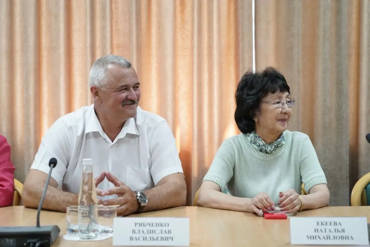 Сегодня состоялась церемония подписания Протокола о сотрудничестве в рамках действующего Соглашения о межпарламентском сотрудничестве между Государственным Собранием — Эл Курултай Республики Алтай и Верховным Хуралом... Сегодня состоялась церемония подписания Протокола о сотрудничестве в рамках действующего Соглашения о межпарламентском сотрудничестве между Государственным Собранием — Эл Курултай Республики Алтай и Верховным Хуралом...