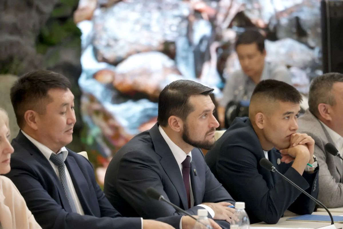 Министр по национальной политике и связям с общественностью РА приняла участие в совещании, посвященном формированию архитектурного кода Республики Алтай Министр по национальной политике и связям с общественностью РА приняла участие в совещании, посвященном формированию архитектурного кода Республики Алтай
