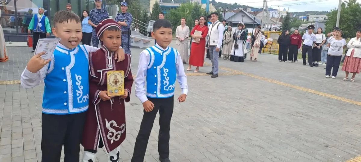 Церемония награждения по творческим номинациям XIX Межрегионального праздника алтайского народа «Эл-Ойын — 2026» прошла на малой сцене Церемония награждения по творческим номинациям XIX Межрегионального праздника алтайского народа «Эл-Ойын — 2026» прошла на малой сцене