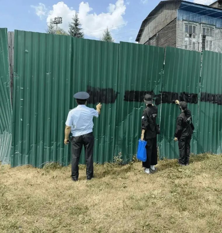 В Горно-Алтайске прошёл рейд по закрашиванию рекламы наркотиков В Горно-Алтайске прошёл рейд по закрашиванию рекламы наркотиков