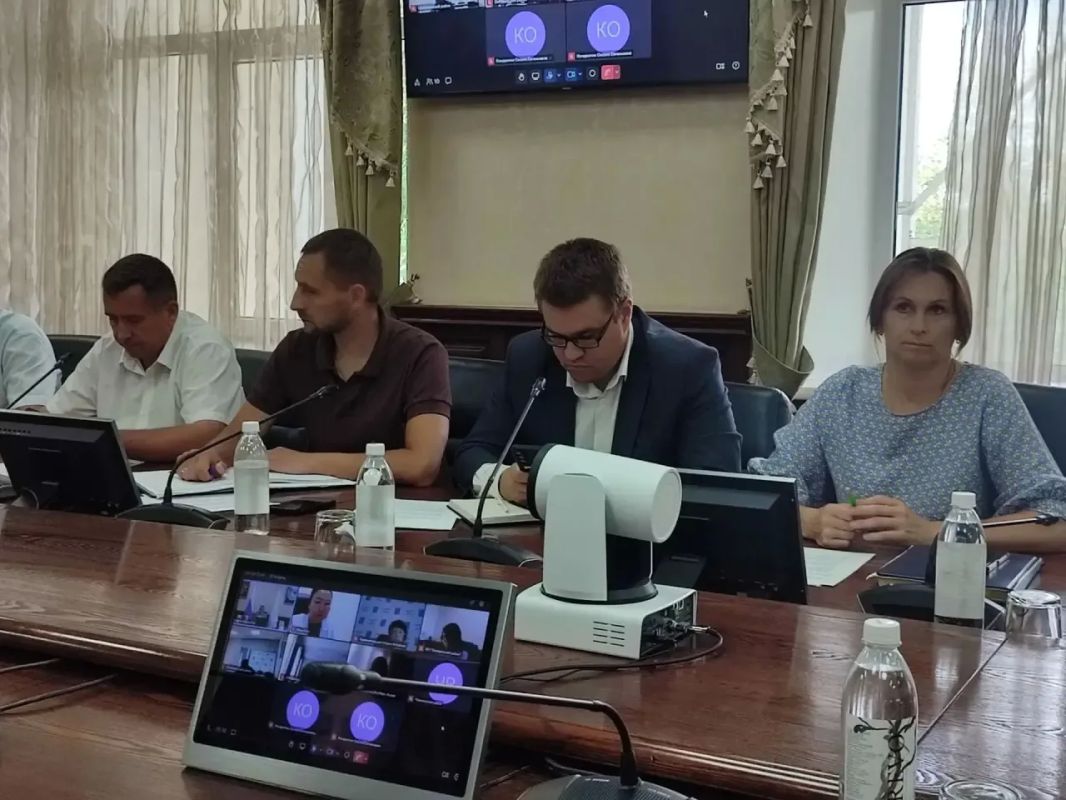 Прямо сейчас в Правительстве проходит заседание Межведомственного координационного совета по профессиональному образованию, прогнозироаанию и координации подготовки квалифицированных рабочих кадров и специалистов в... Прямо сейчас в Правительстве проходит заседание Межведомственного координационного совета по профессиональному образованию, прогнозироаанию и координации подготовки квалифицированных рабочих кадров и специалистов в...