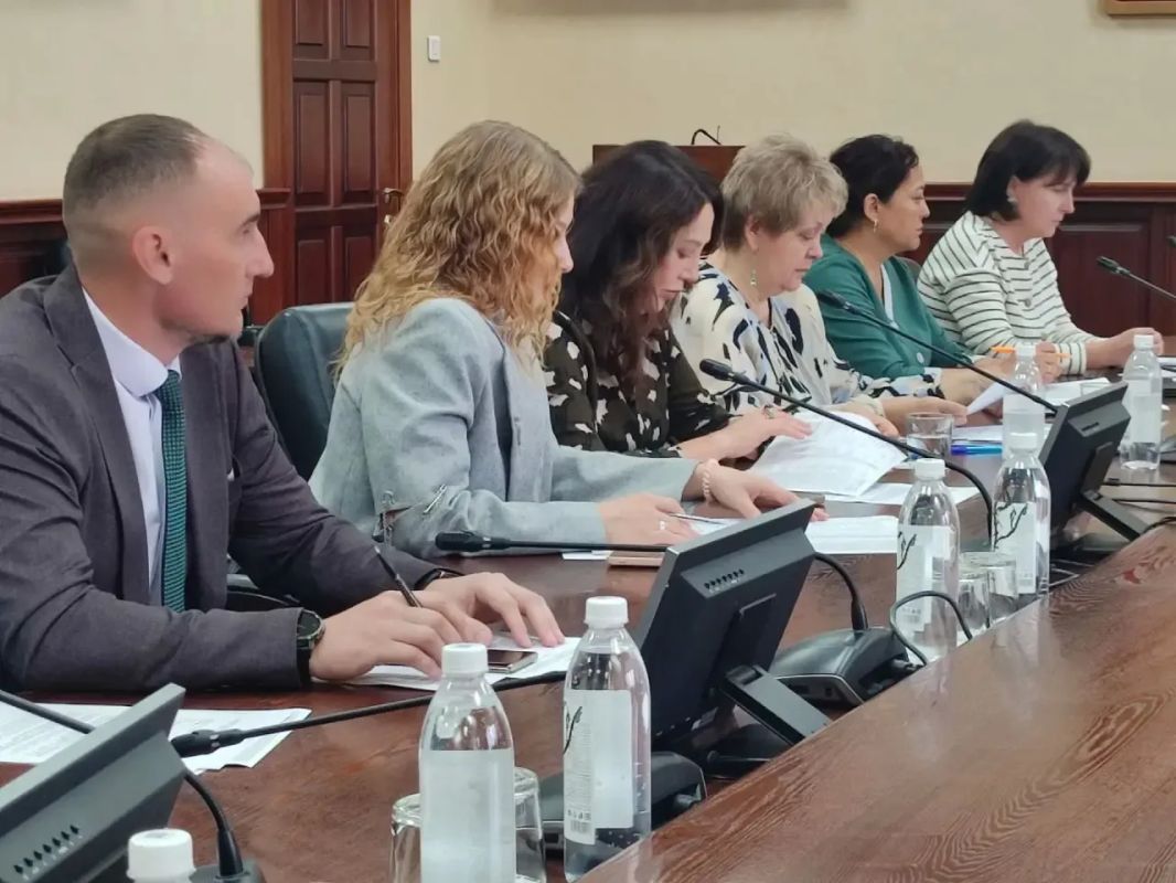 Прямо сейчас в Правительстве проходит заседание Межведомственного координационного совета по профессиональному образованию, прогнозироаанию и координации подготовки квалифицированных рабочих кадров и специалистов в... Прямо сейчас в Правительстве проходит заседание Межведомственного координационного совета по профессиональному образованию, прогнозироаанию и координации подготовки квалифицированных рабочих кадров и специалистов в...
