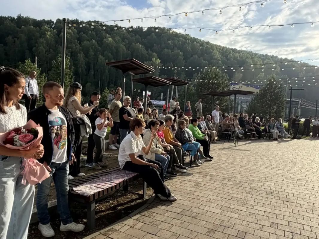 Поэтический фестиваль «Литературная терраса «Страна за Тугаей» в Горно-Алтайске Поэтический фестиваль «Литературная терраса «Страна за Тугаей» в Горно-Алтайске