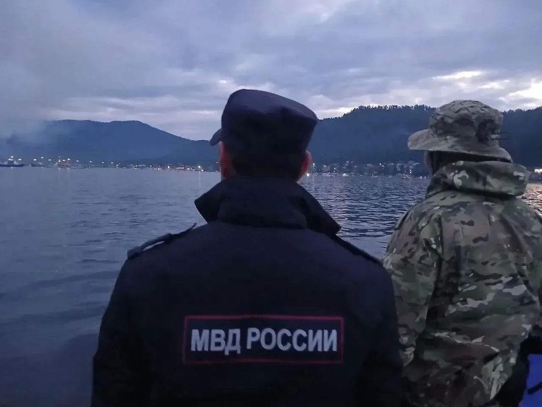Транспортные полицейские обеспечили правопорядок при проведении Телецкого водного праздника Транспортные полицейские обеспечили правопорядок при проведении Телецкого водного праздника