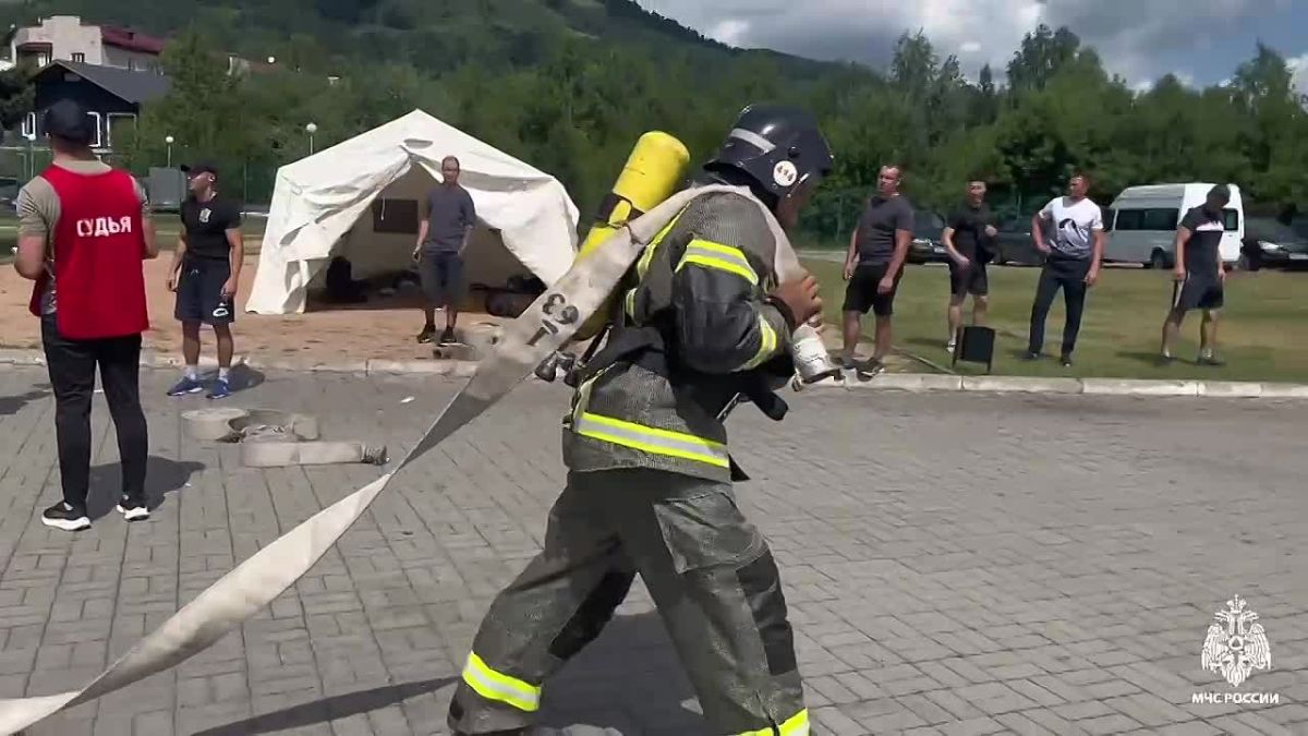 Силовики состязались в пожарном кроссфите