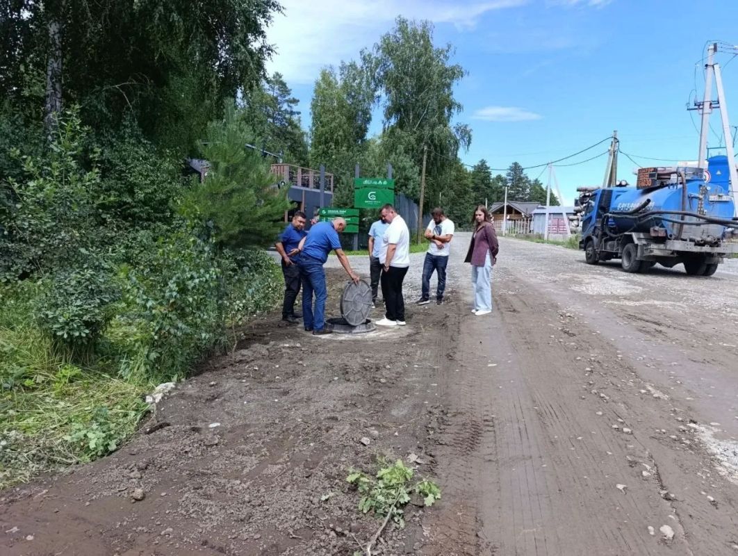 Глава Майминского района Петр Громов побывал в Манжероке, где проинспектировал ход ключевых инфраструктурных проектов и принял участие в сессии совета депутатов Глава Майминского района Петр Громов побывал в Манжероке, где проинспектировал ход ключевых инфраструктурных проектов и принял участие в сессии совета депутатов