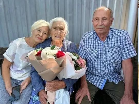 В 15-м округе завершение июля ознаменовалось чествованием уважаемых долгожительниц В 15-м округе завершение июля ознаменовалось чествованием уважаемых долгожительниц