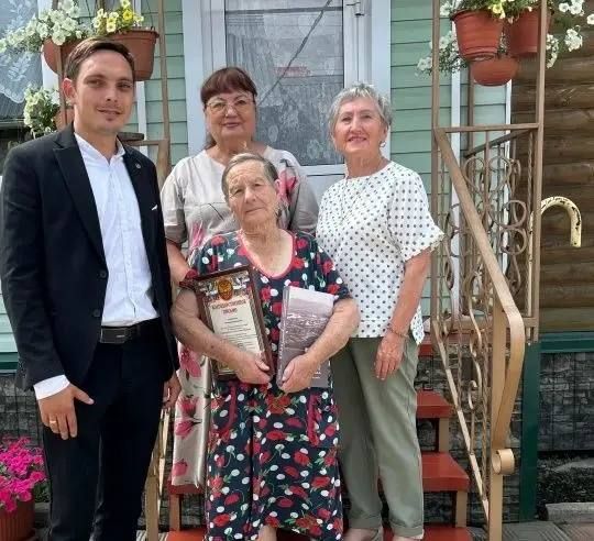 В 15-м округе завершение июля ознаменовалось чествованием уважаемых долгожительниц В 15-м округе завершение июля ознаменовалось чествованием уважаемых долгожительниц