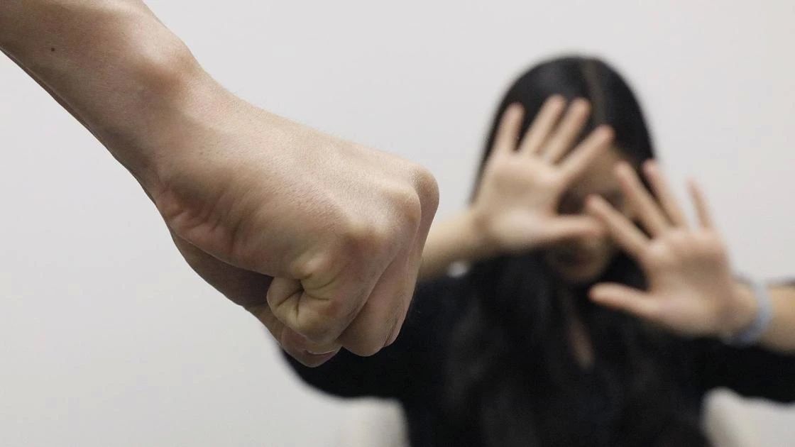 В Майминском районе ранее судимый 38-летний сельчанин угрожал убийством жене
