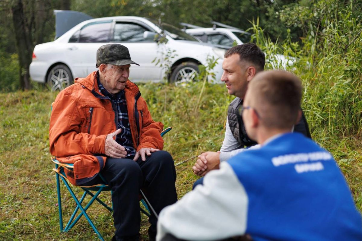 Судебные приставы из Алтая поздравили 102-летнего ветерана выездом на рыбалку Судебные приставы из Алтая поздравили 102-летнего ветерана выездом на рыбалку