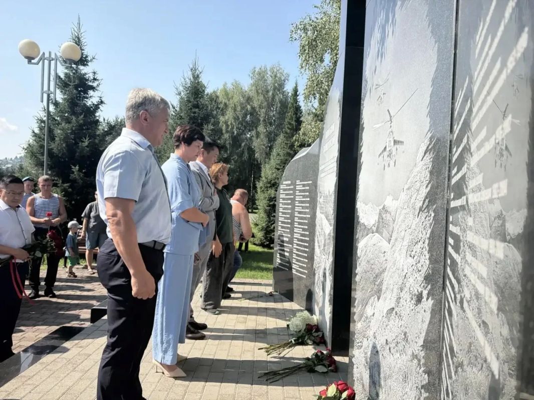 С Днём Воздушно-десантных войск! С Днём Воздушно-десантных войск!