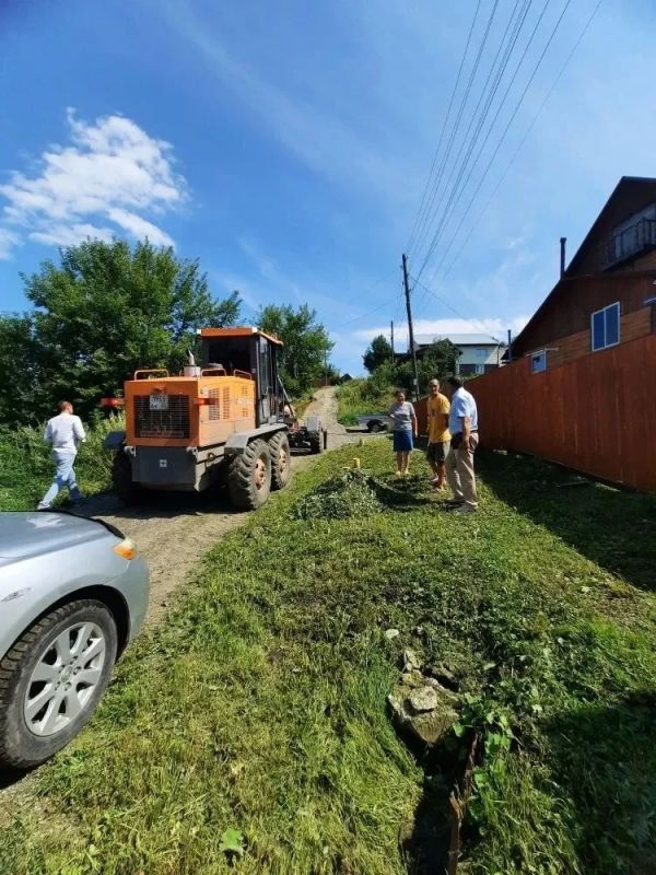 Затяжные проливные дожди привели к серьезным повреждениям дорожного полотна Затяжные проливные дожди привели к серьезным повреждениям дорожного полотна