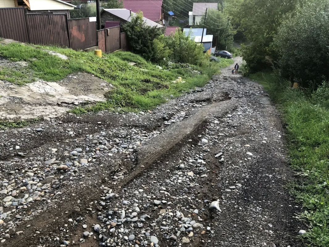 Затяжные проливные дожди привели к серьезным повреждениям дорожного полотна Затяжные проливные дожди привели к серьезным повреждениям дорожного полотна