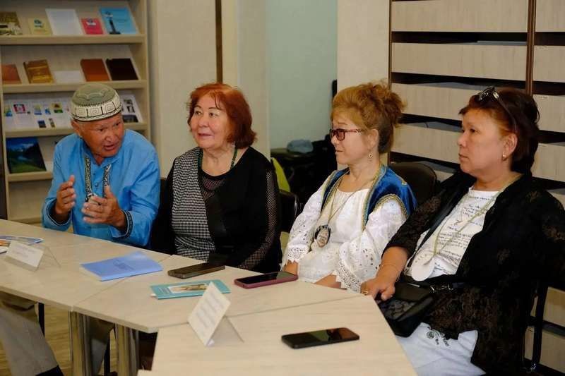 Краеведческий час «Хранители языка предков» прошел в Национальной библиотеке Республики Алтай 9 августа, в Международный день коренных народов мира Краеведческий час «Хранители языка предков» прошел в Национальной библиотеке Республики Алтай 9 августа, в Международный день коренных народов мира