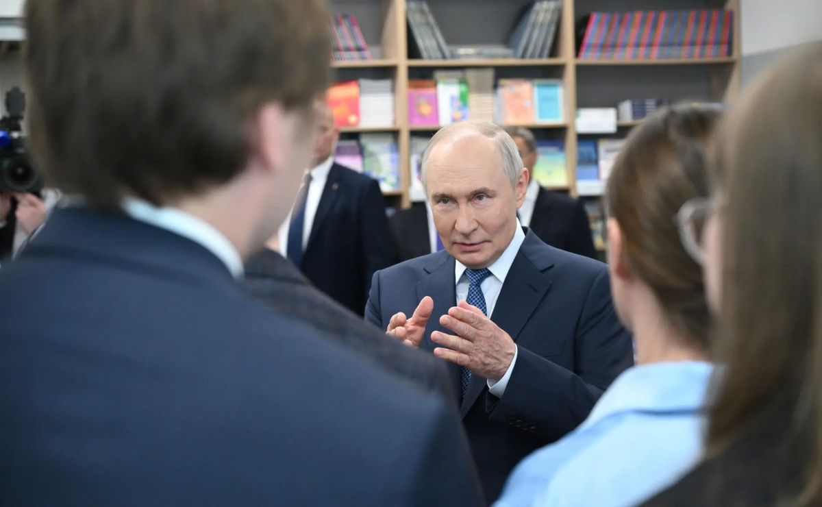 Владимир Путин в Новосибирске встретился со студентами и молодыми учёными Владимир Путин в Новосибирске встретился со студентами и молодыми учёными