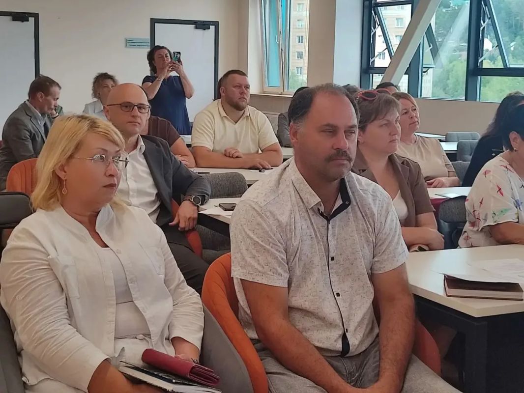 Прямо сейчас в Горно-Алтайске проходит стратегическая сессия, на которой обсуждается архитектурный код Республики Алтай Прямо сейчас в Горно-Алтайске проходит стратегическая сессия, на которой обсуждается архитектурный код Республики Алтай