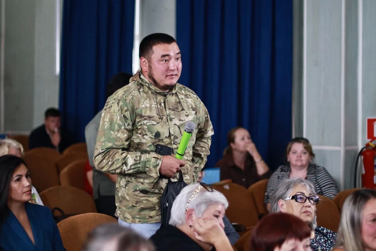 Андрей Турчак: Завершили рабочую поездку встречей с жителями в Чемале Андрей Турчак: Завершили рабочую поездку встречей с жителями в Чемале