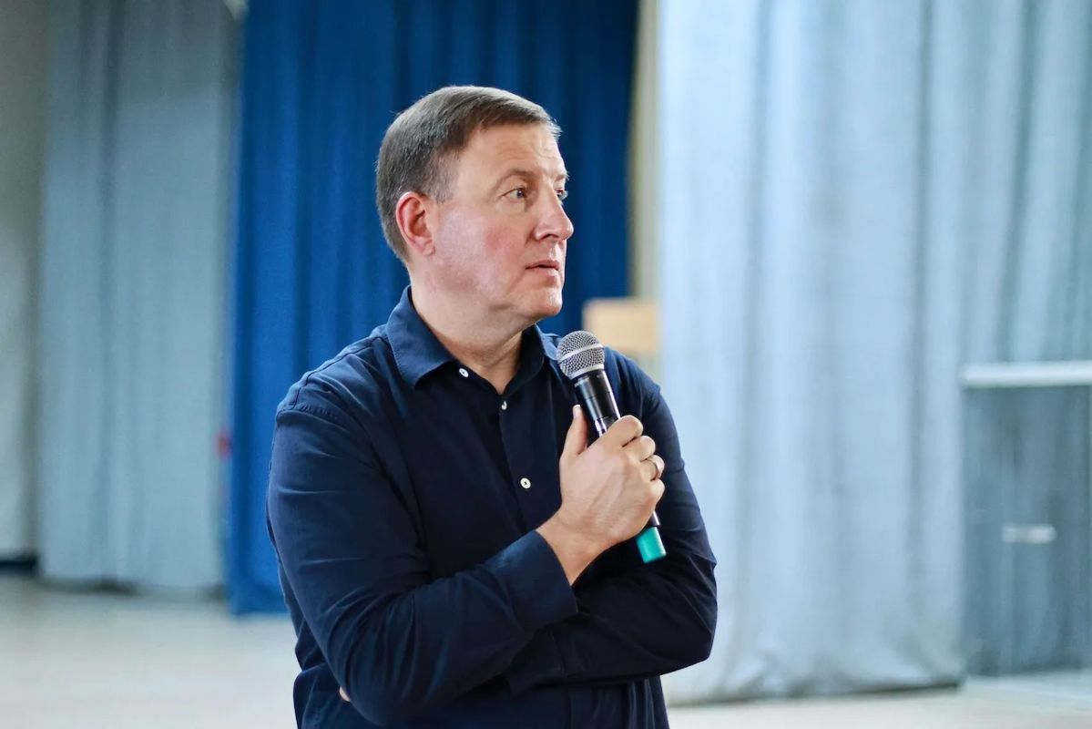 Андрей Турчак: Завершили рабочую поездку встречей с жителями в Чемале Андрей Турчак: Завершили рабочую поездку встречей с жителями в Чемале