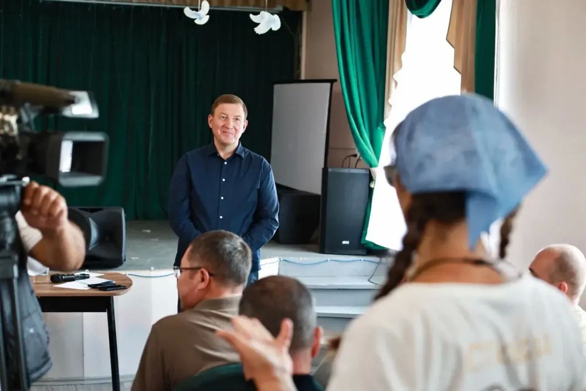 Андрей Турчак встретился с жителями Узнези Андрей Турчак встретился с жителями Узнези