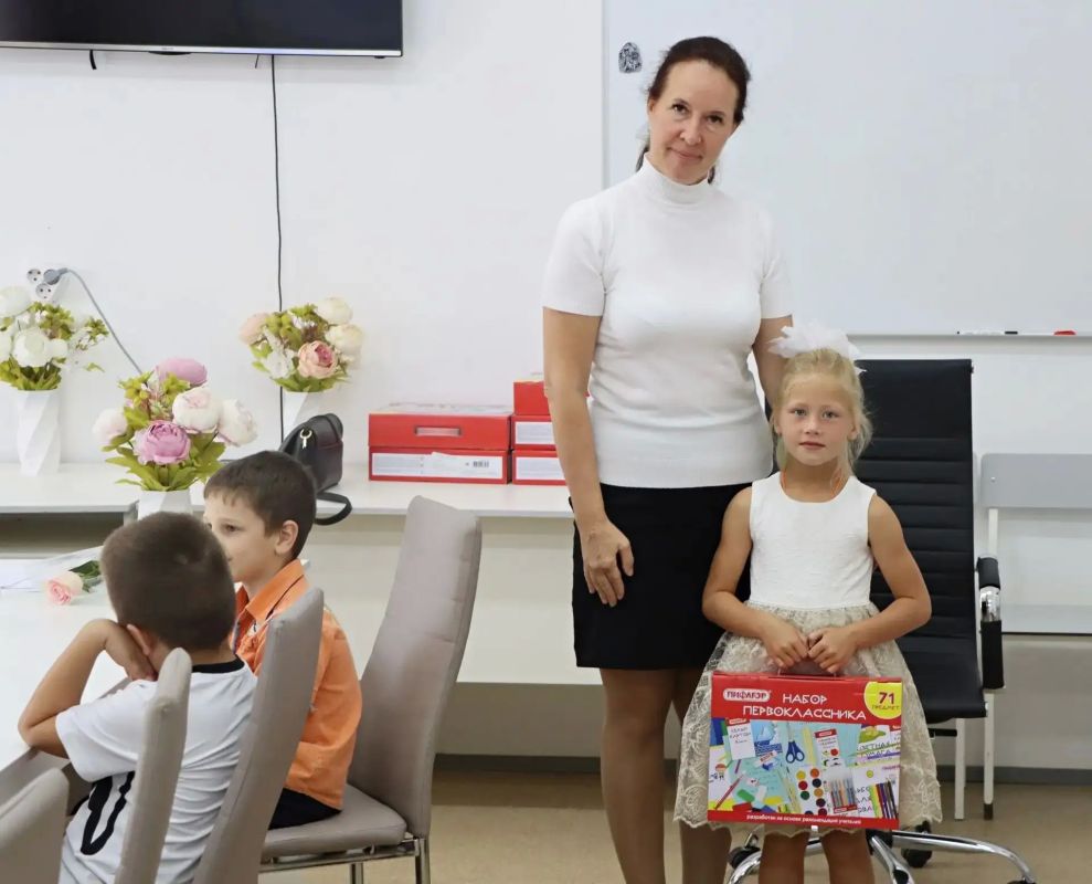 В Турочакской районной больнице бережно хранят одну по-настоящему тёплую традицию — каждый год провожать ребят в первый класс с подарком В Турочакской районной больнице бережно хранят одну по-настоящему тёплую традицию — каждый год провожать ребят в первый класс с подарком