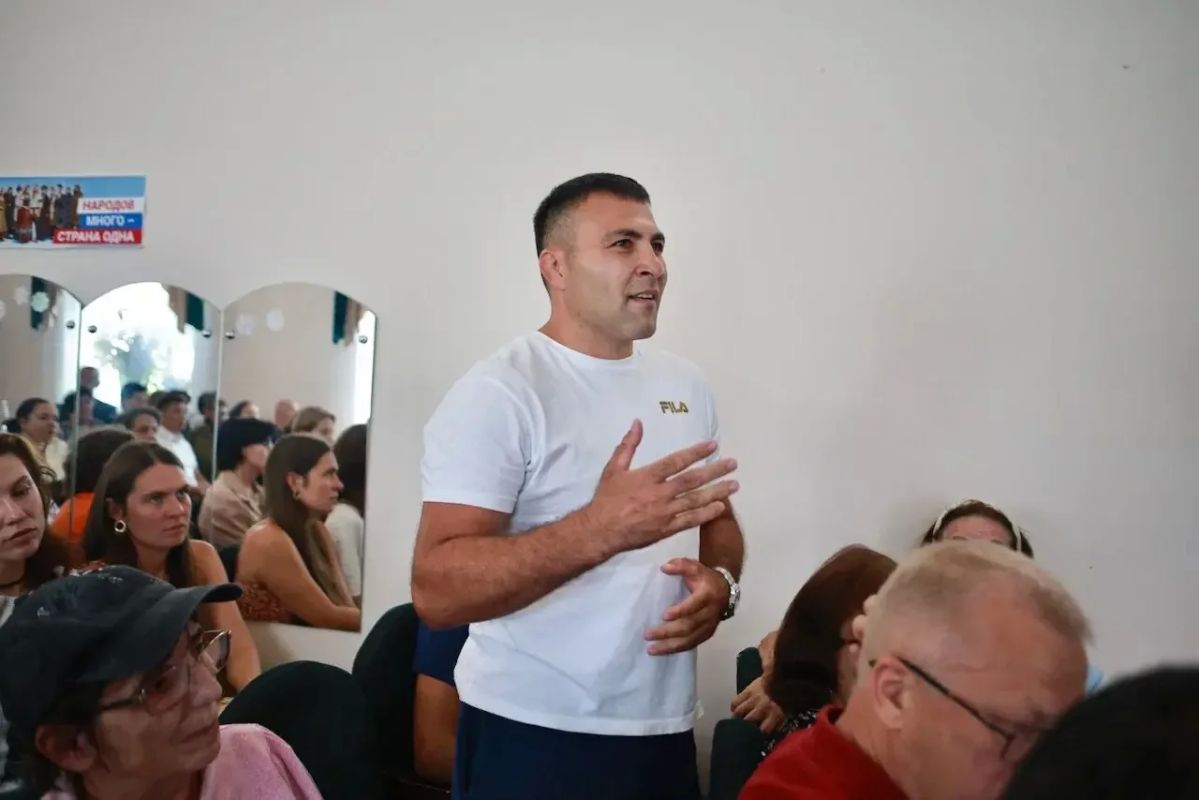 Андрей Турчак встретился с жителями Узнези Андрей Турчак встретился с жителями Узнези