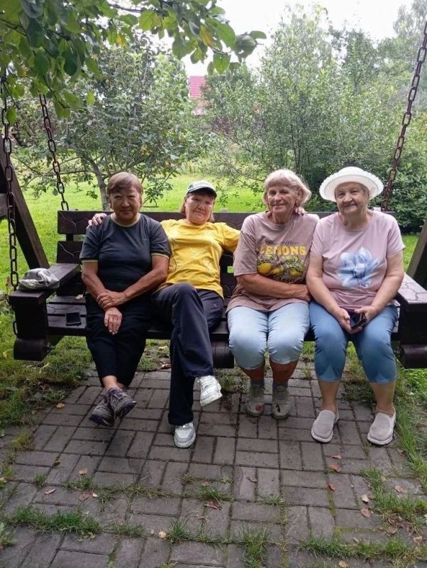 Участницы ветеранского клуба «Онлайн» из Горно-Алтайска в рамках региональной программы «Активное долголетие» нацпроекта «Семья» съездили на турбазу в село Ая Участницы ветеранского клуба «Онлайн» из Горно-Алтайска в рамках региональной программы «Активное долголетие» нацпроекта «Семья» съездили на турбазу в село Ая