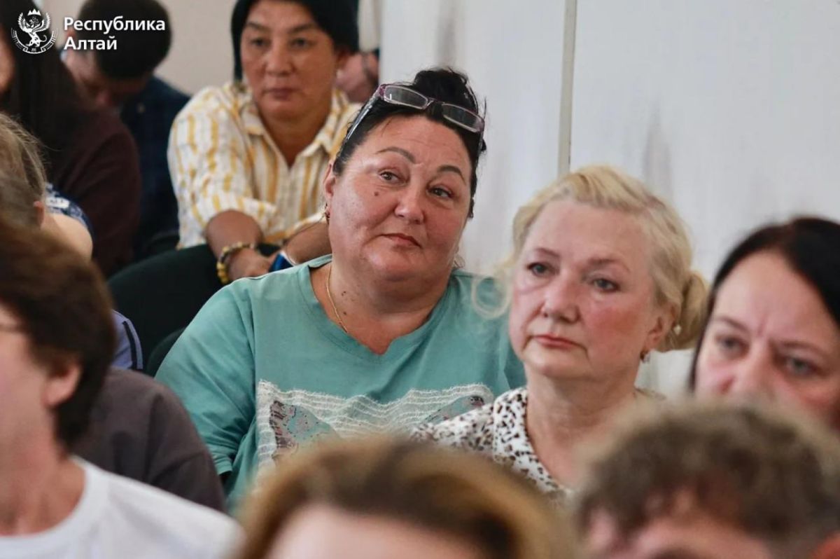 Глава Андрей Турчак провел встречу с жителями села Узнезя в Чемальском районе Глава Андрей Турчак провел встречу с жителями села Узнезя в Чемальском районе