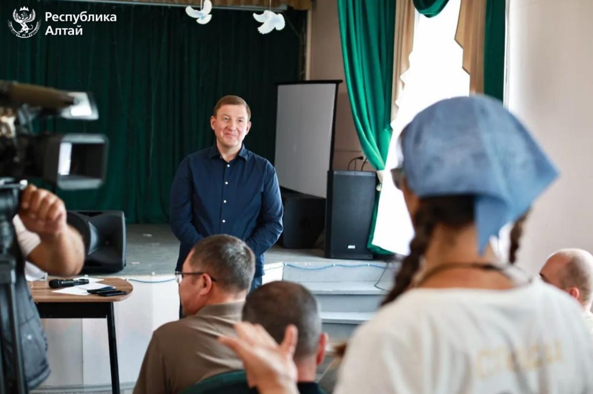 Глава Андрей Турчак провел встречу с жителями села Узнезя в Чемальском районе Глава Андрей Турчак провел встречу с жителями села Узнезя в Чемальском районе