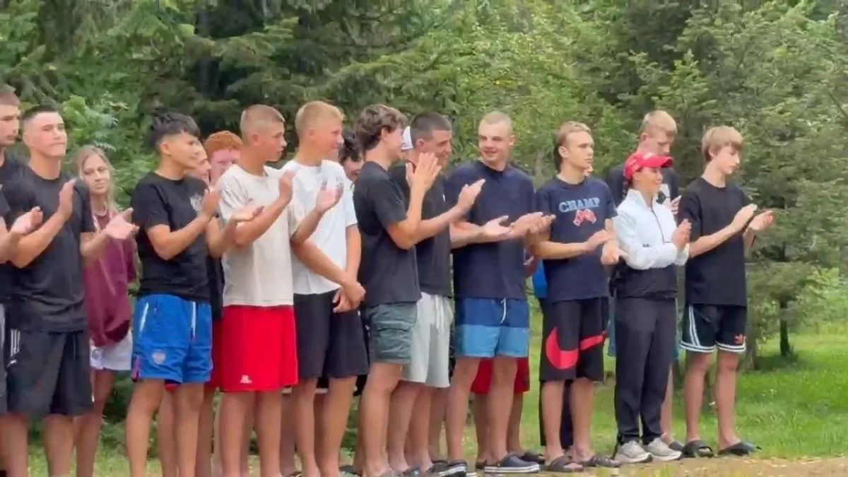 В детском оздоровительном центре «Лебедь» в Турочакском районе стартовала спортивная смена В детском оздоровительном центре «Лебедь» в Турочакском районе стартовала спортивная смена