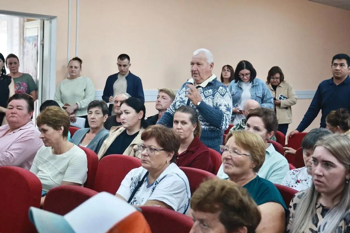 Андрей Турчак встретился с жителями Верх-Бийска Андрей Турчак встретился с жителями Верх-Бийска