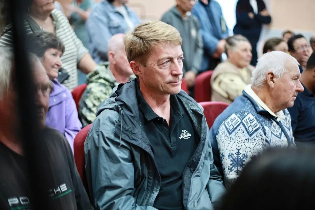 Андрей Турчак встретился с жителями Верх-Бийска Андрей Турчак встретился с жителями Верх-Бийска