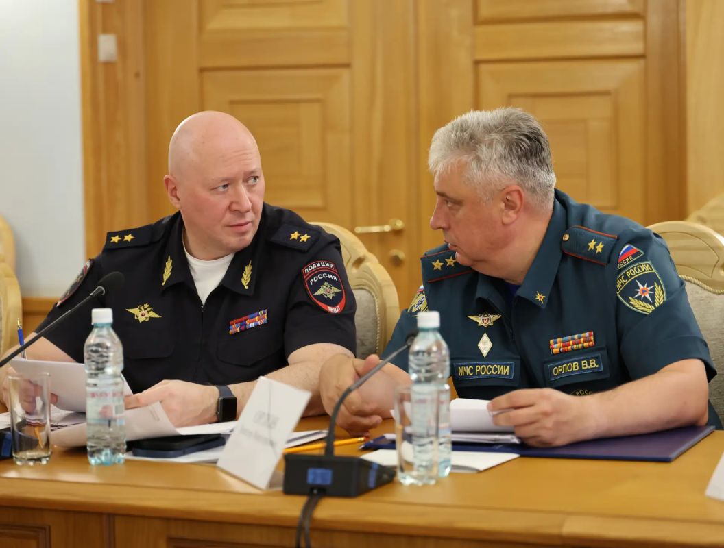 Анатолий Серышев провел совещание по подготовке к выборам в Сибирском федеральном округе Анатолий Серышев провел совещание по подготовке к выборам в Сибирском федеральном округе