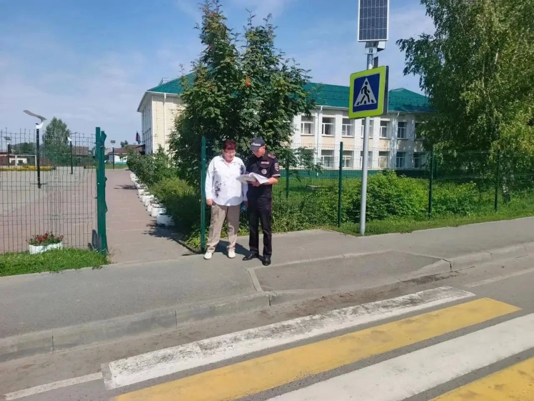 Сотрудники Госавтоинспекции проверили готовность школ Республики Алтай к новому учебному году Сотрудники Госавтоинспекции проверили готовность школ Республики Алтай к новому учебному году