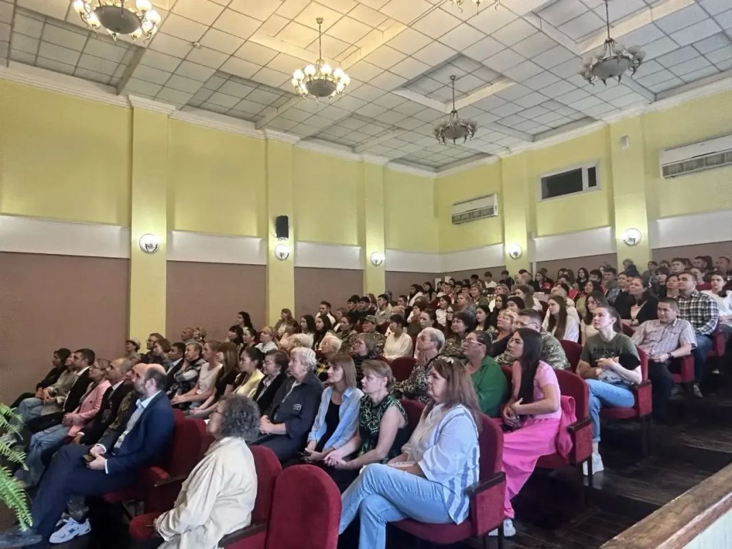 Прямо сейчас в Медицинском колледже проходит концерт, посвященный Дню военного медика Прямо сейчас в Медицинском колледже проходит концерт, посвященный Дню военного медика