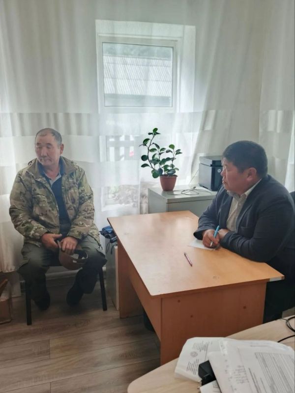 Глава Улаганского района Айдар Акчин провёл приём граждан в селе Балыкча Глава Улаганского района Айдар Акчин провёл приём граждан в селе Балыкча