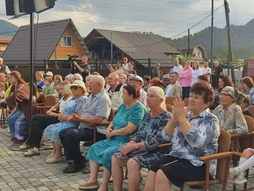 Прямо сейчас наша съемочная группа работает на праздновании 170-летия села Манжерок Прямо сейчас наша съемочная группа работает на праздновании 170-летия села Манжерок