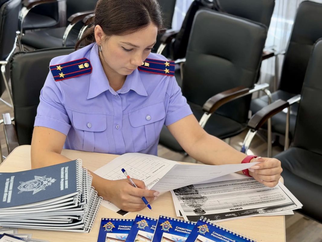 Сотрудники следственного управления СК России по Курганской области провели интерактивный квиз «Стоп, вербовка в интернете!» Сотрудники следственного управления СК России по Курганской области провели интерактивный квиз «Стоп, вербовка в интернете!»